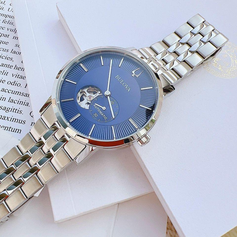 96A247 Reloj Bulova para caballero pulsera de metal