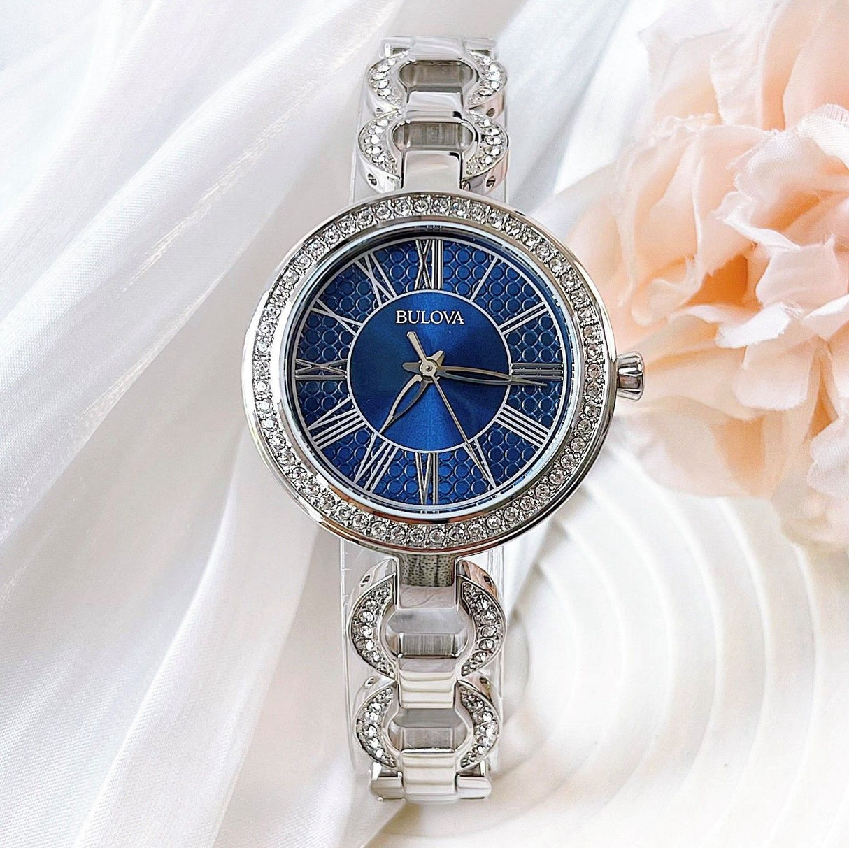 96L303 Reloj Bulova Classic de mujer correa de metal