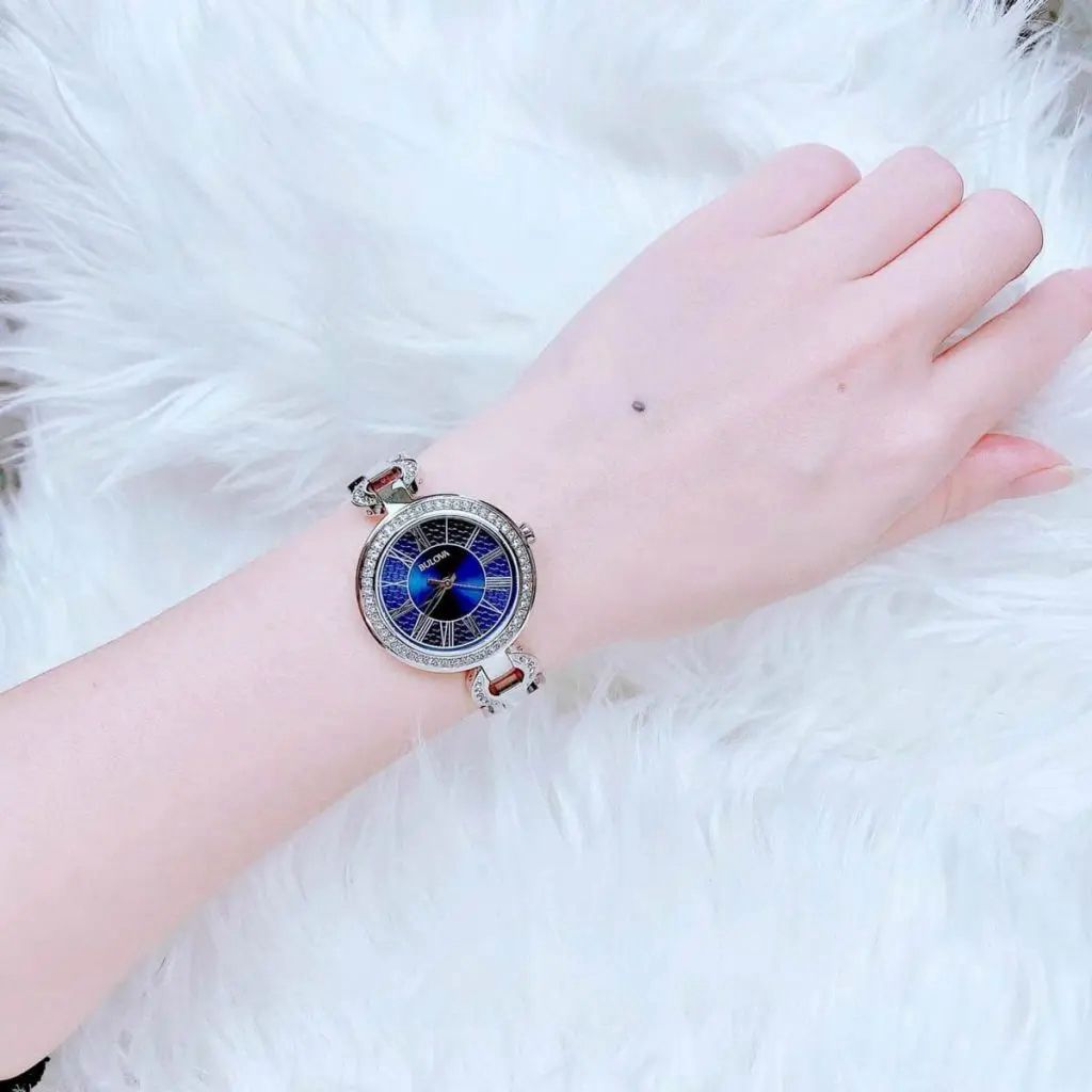 96L303 Reloj Bulova Classic de mujer correa de metal