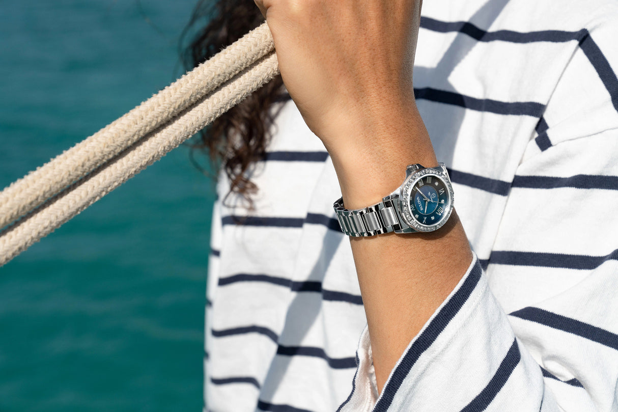 96R215 Reloj Bulova Marine Star de mujer correa de metal