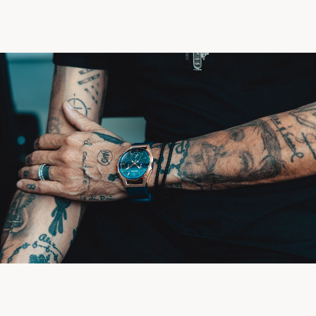 97A185 Reloj Bulova Curv Marc Anthony de hombre pulsera de resina