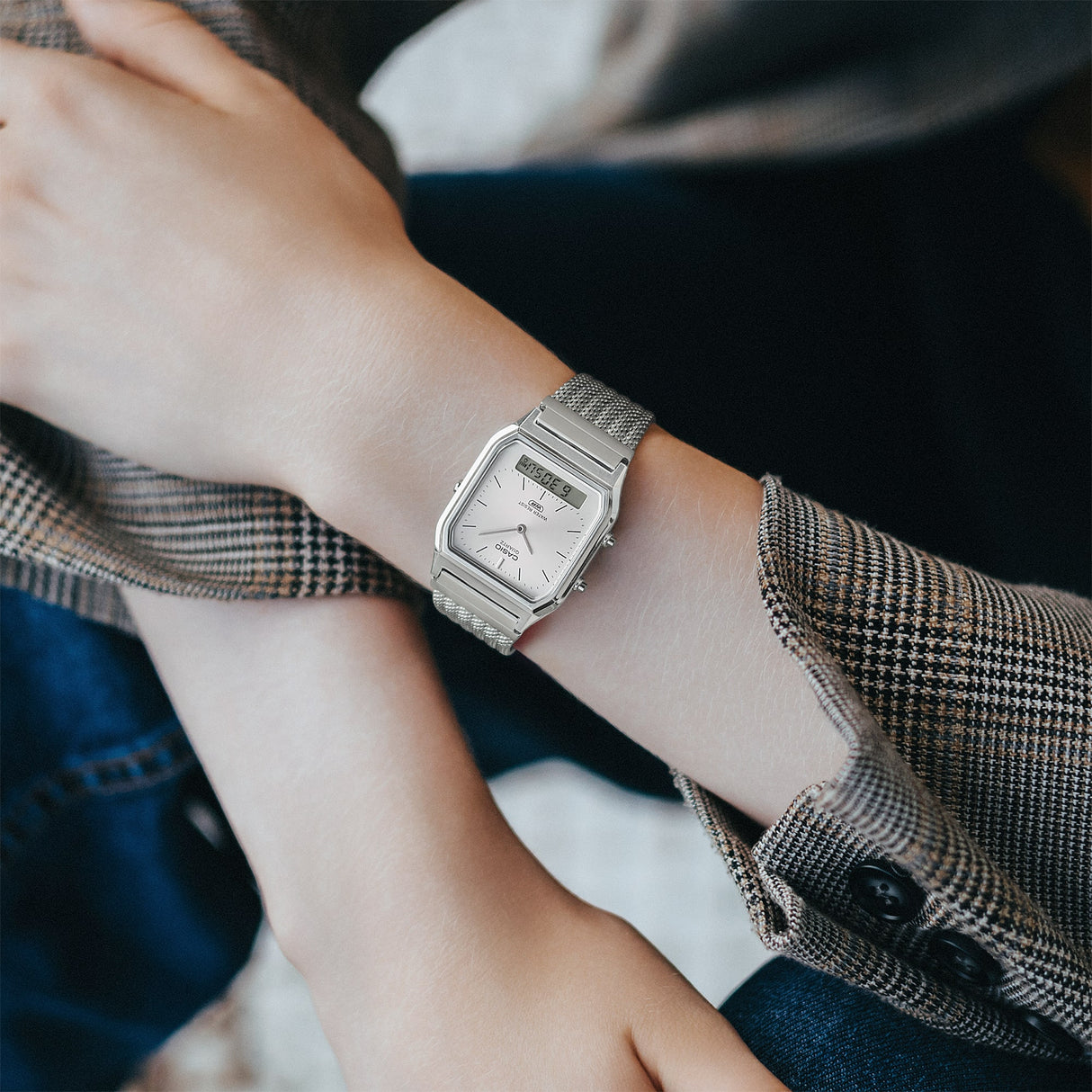 AQ-230EM Reloj Casio unisex banda mesh doble hora