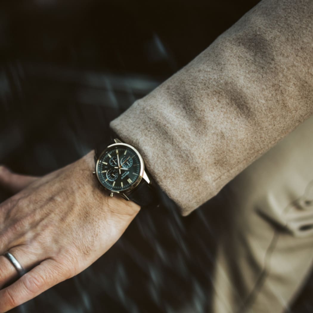 EFR-575 Reloj Edifice de caballero banda de piel