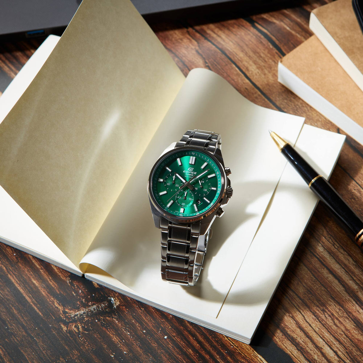 EFV-650 Edifice Reloj para Hombre Pulsera de Metal Análogo