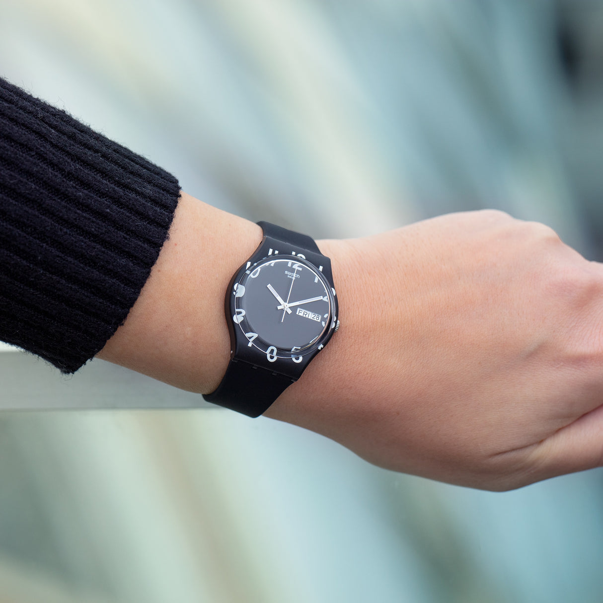 GB757 Reloj Swatch Over Black de hombre pulsera de resina 34 mm