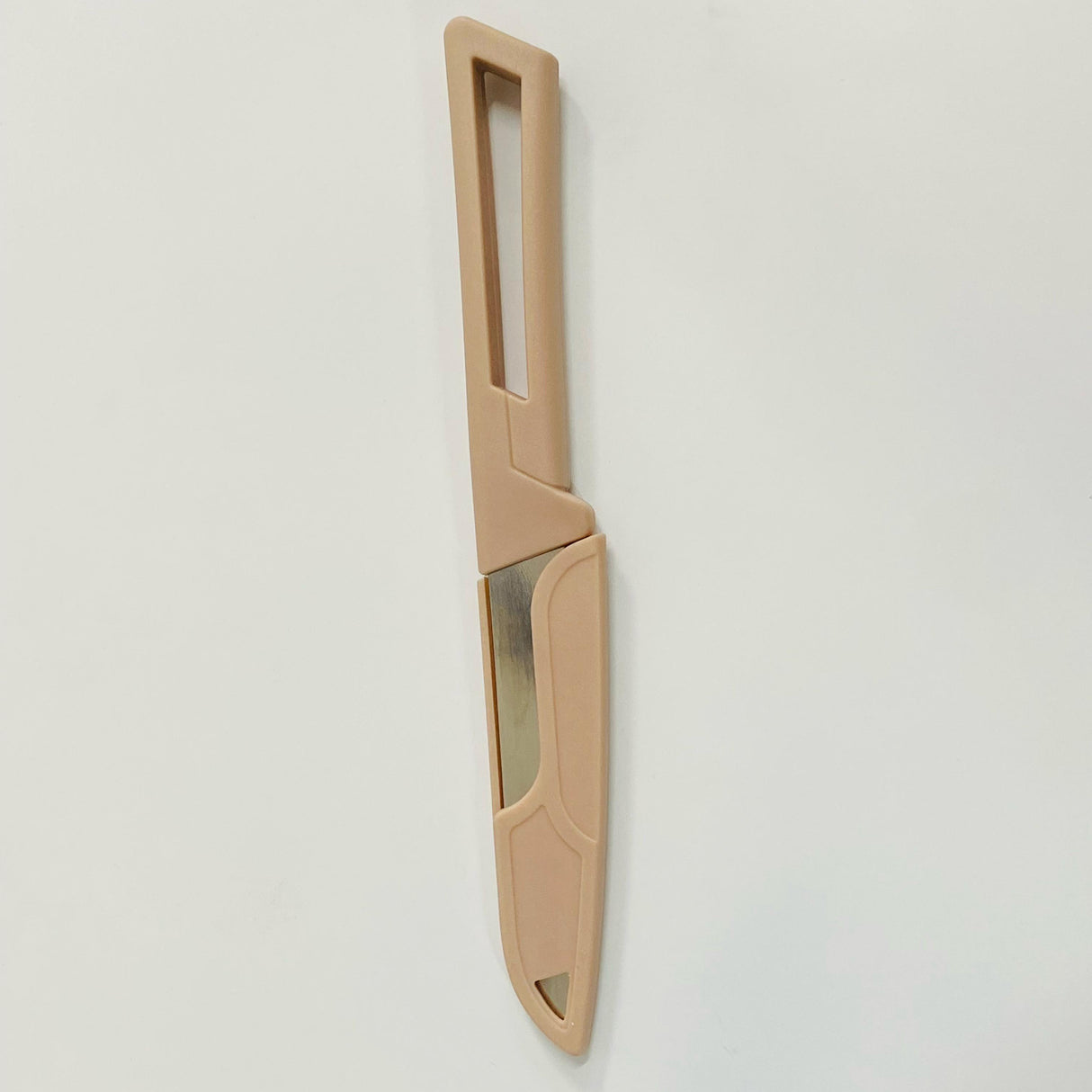 K020 Cuchillo individual con mango de plástico