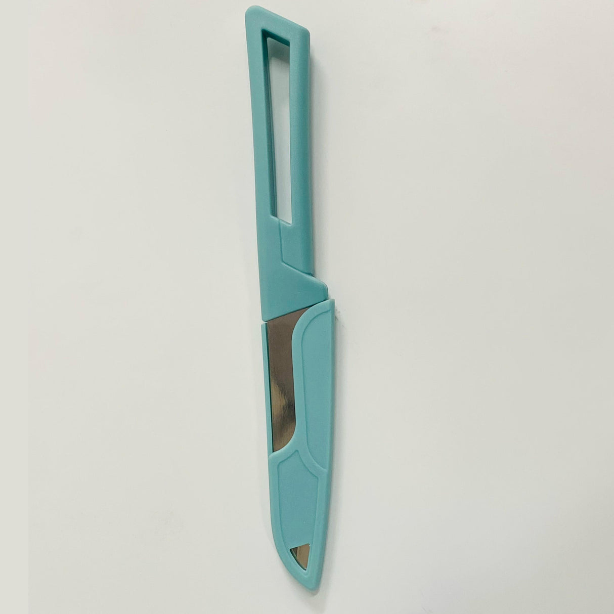 K020 Cuchillo individual con mango de plástico