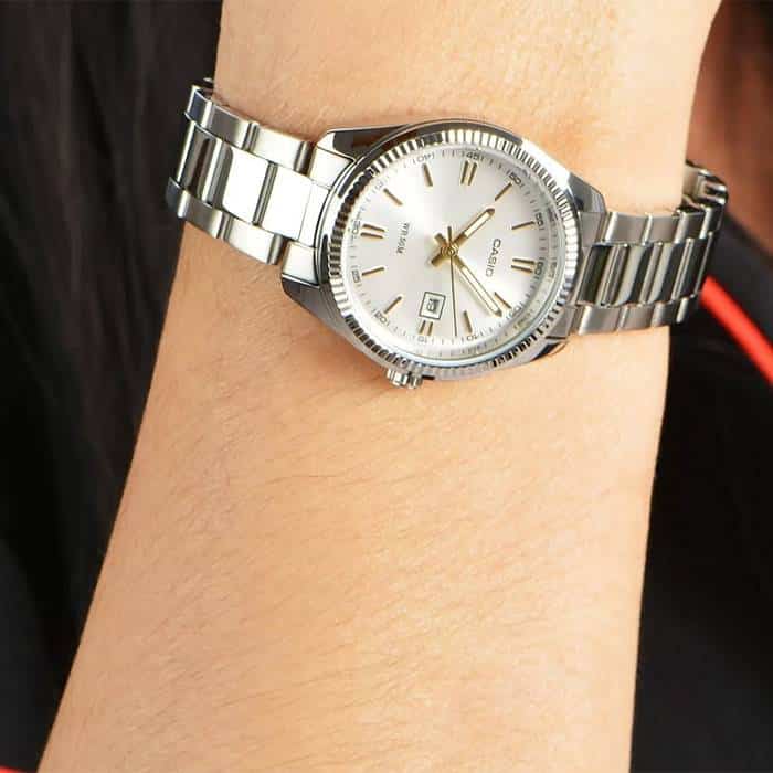 LTP-1302 Reloj Casio para Mujer Pulsera de Acero Inoxidable Análogo