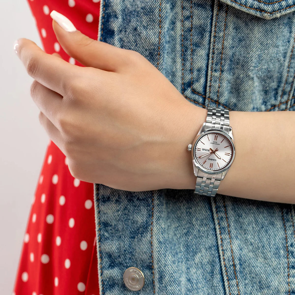 LTP-1335 Reloj Casio para Mujer Pulsera de Metal Análogo