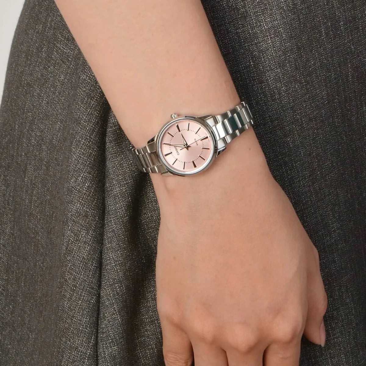 LTP-1335 Reloj Casio para Mujer Pulsera de Metal Análogo