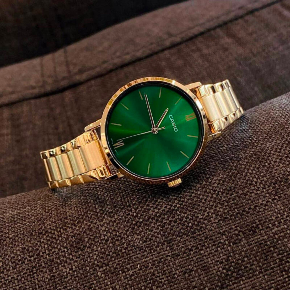 LTP-VT02 Reloj Casio para Dama Banda de Acero Inoxidable Análogo