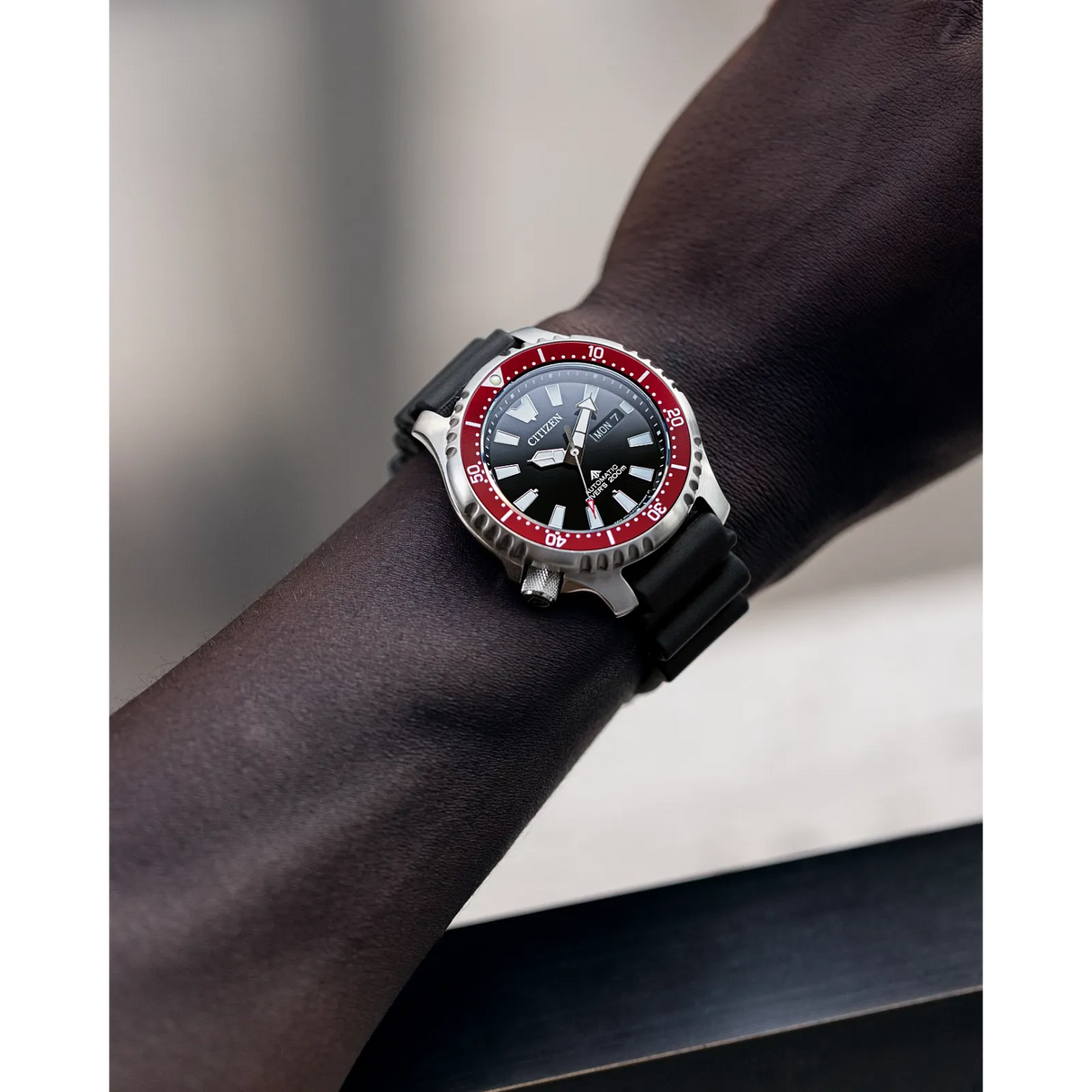 NY0156-04E Reloj Citizen Promaster para caballero pulsera de caucho