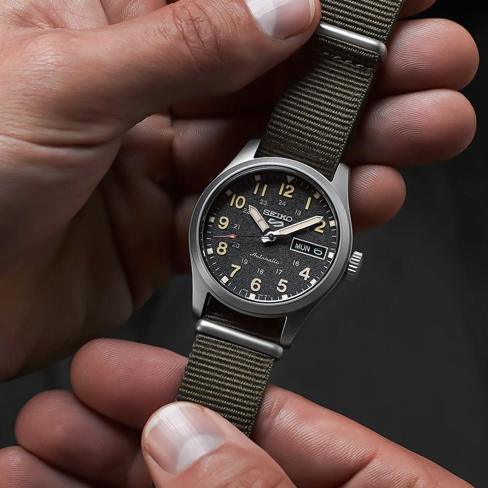 SRPJ85K1 Reloj Seiko 5 de caballero correa de tela