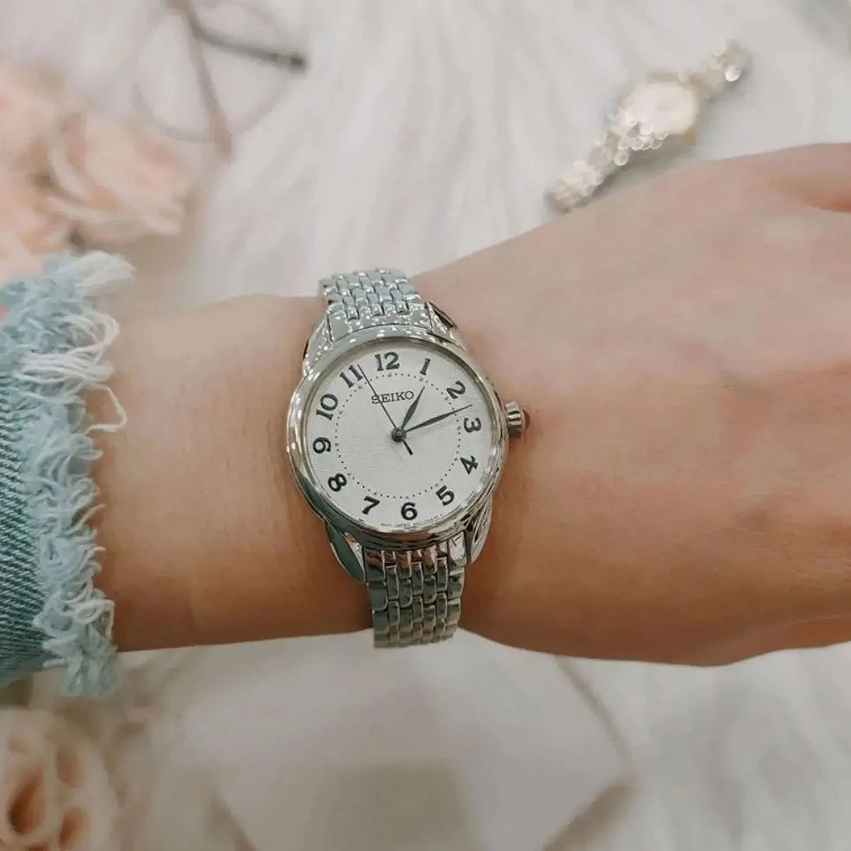 SUR561P1 Reloj Seiko Neo Classic de dama pulsera de metal