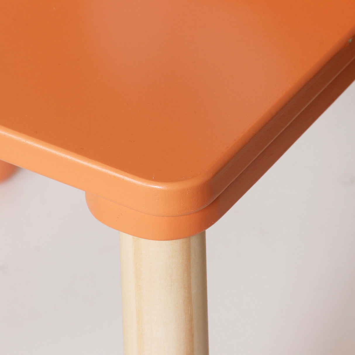 Juego de Mesa y Sillas Infantiles con Diseño de Animales W08G410B