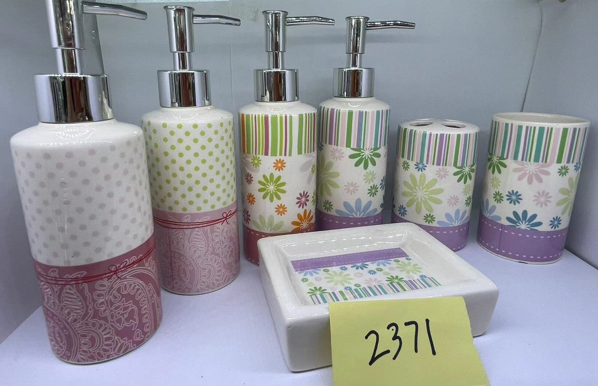 2371 Set de baño con diseño de líneas