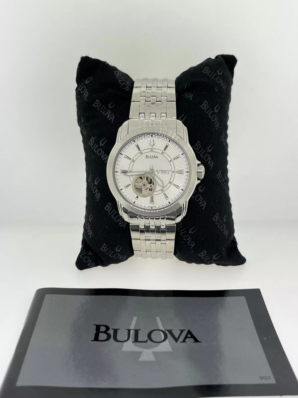 96A100 Reloj Bulova para caballero pulsera de metal