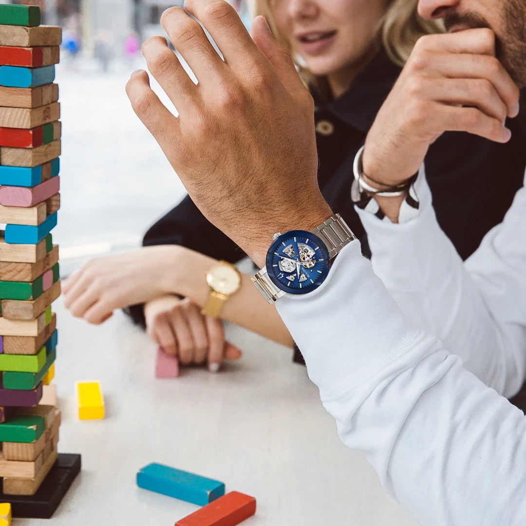 96A204 Reloj Bulova Futuro de hombre banda de metal