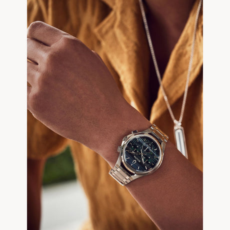 96A297 Reloj Bulova Curv de hombre pulsera de metal 44mm