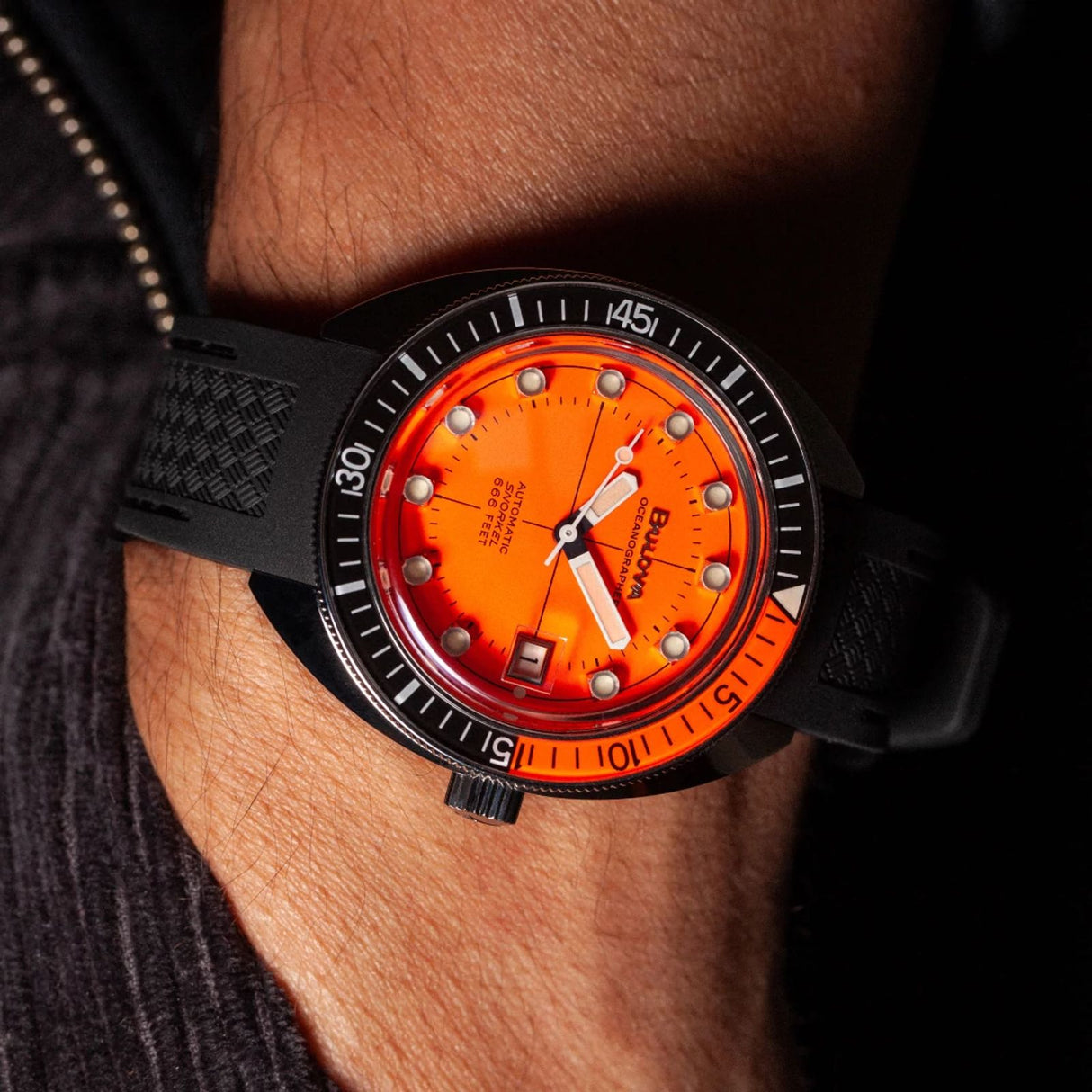 96B350 Reloj Devil Diver de hombre pulsera de resina 41 mm