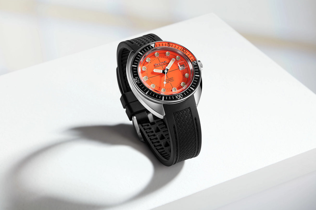 96B350 Reloj Devil Diver de hombre pulsera de resina 41 mm