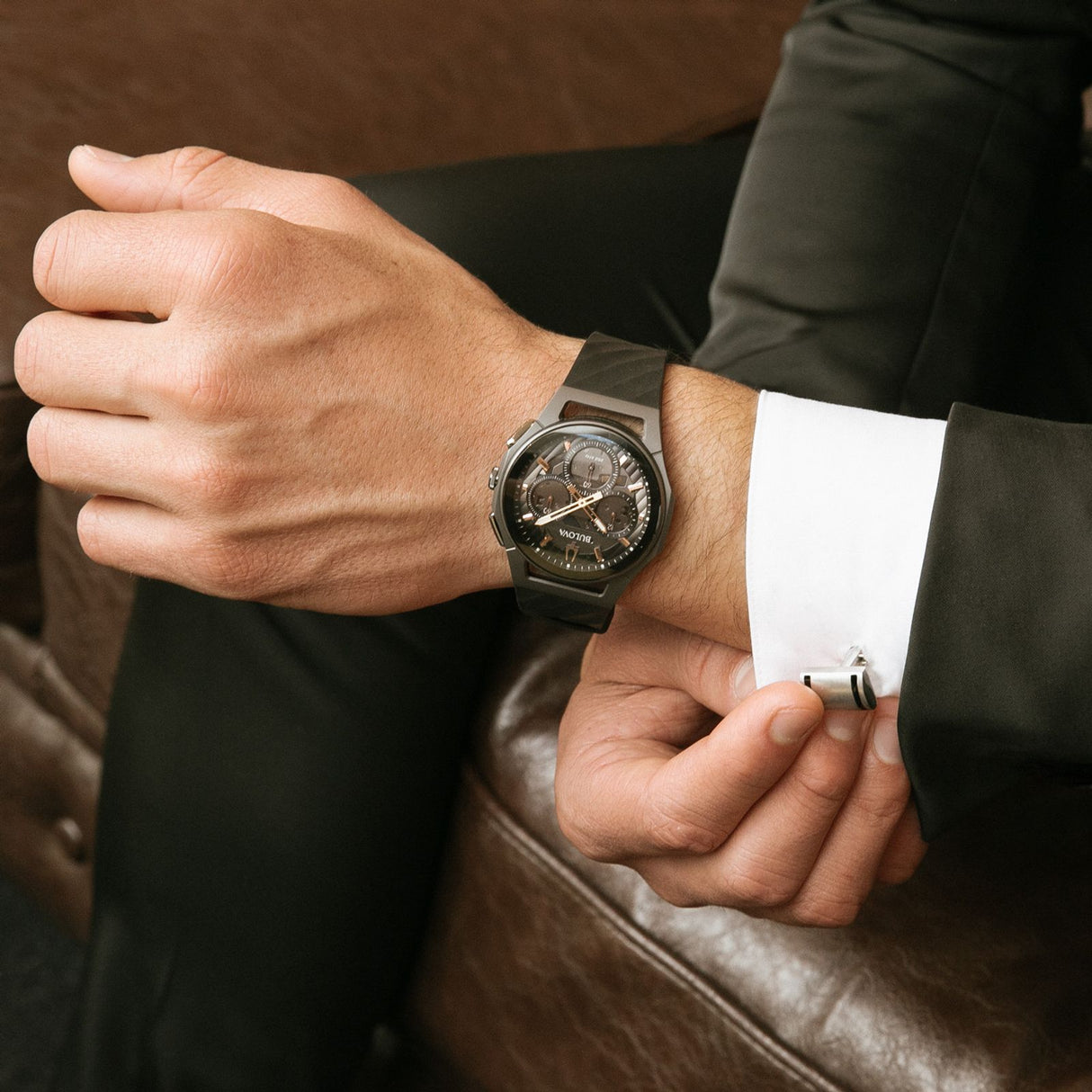 98A162 Reloj Bulova Curv de hombre pulsera de resina