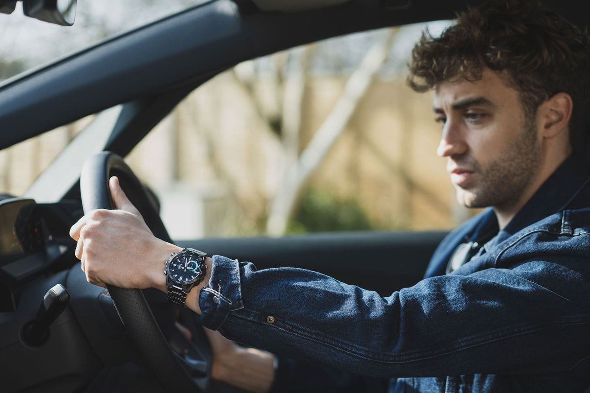 ECB-40 Edifice Reloj Doble Hora de Acero Inoxidable para Hombre con Bluetooth