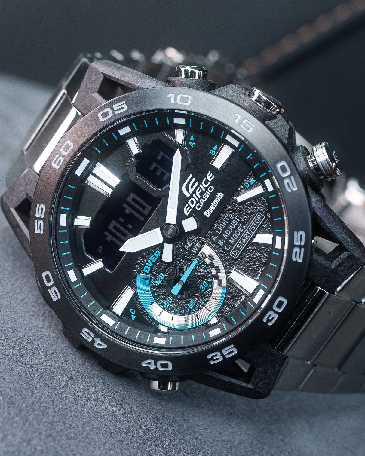 ECB-40 Edifice Reloj Doble Hora de Acero Inoxidable para Hombre con Bluetooth