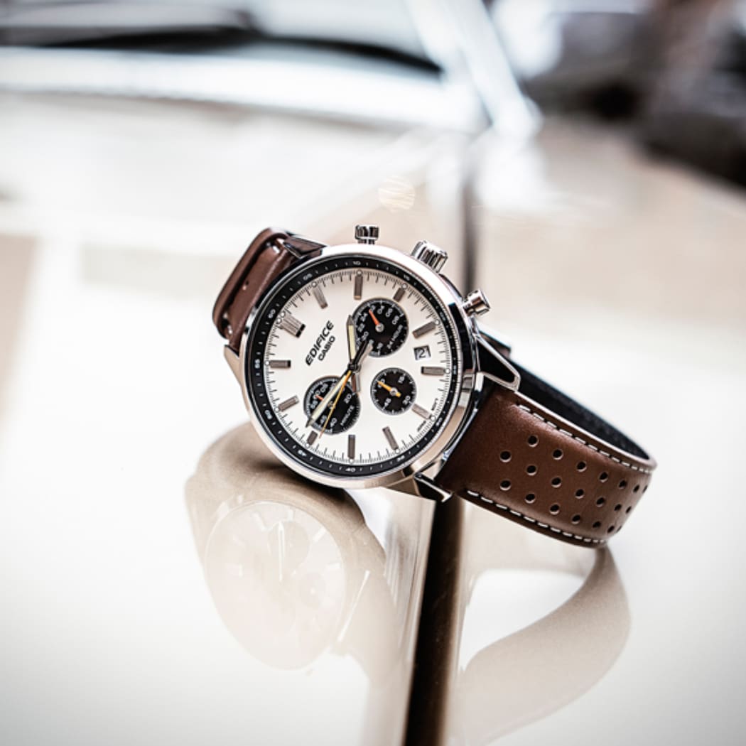 EFR-575 Reloj Edifice de caballero banda de piel