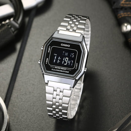 LA-680 Reloj Casio para Hombre, Mujer Pulsera de Metal Digital Vintage Clásico Illuminator