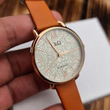 QC27J Reloj QQ Análogo para Mujer Pulsera de Piel