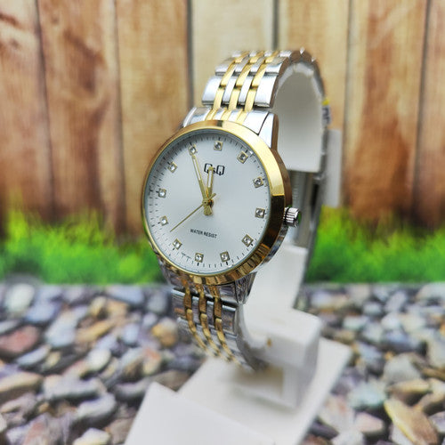 QZ81J Reloj QQ Análogo para Mujer Pulsera de Metal